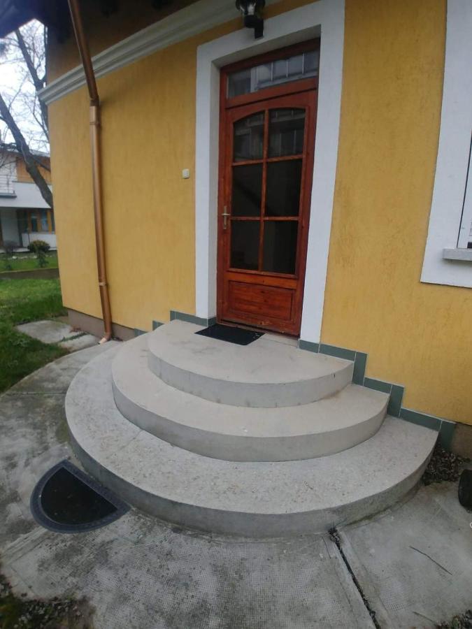 Vitorlas Villa, Emelet